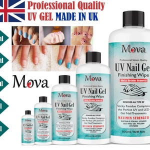 Könnte beinhalten: Vier Flaschen Mova UV Nail Gel Finishing Wipe, ein Klebstoffentferner für UV- und LED-Gel-Nagelbehandlungen. Die Flaschen sind mit dem Produktnamen, der Größe und den Gebrauchsanweisungen versehen. Die Flaschen befinden sich auf einem weißen Hintergrund mit einer Union Jack Flagge oben links.