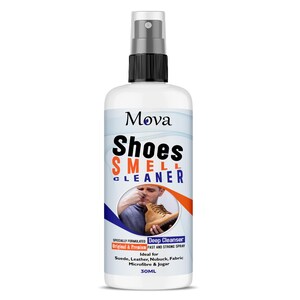 Può includere: Una bottiglia bianca di Mova Shoes Smell Cleaner con un erogatore spray nero. L'etichetta presenta il nome del prodotto, una persona che annusa una scarpa e il testo che indica che è per pelle scamosciata, pelle e altri materiali. La bottiglia contiene 30 ml.