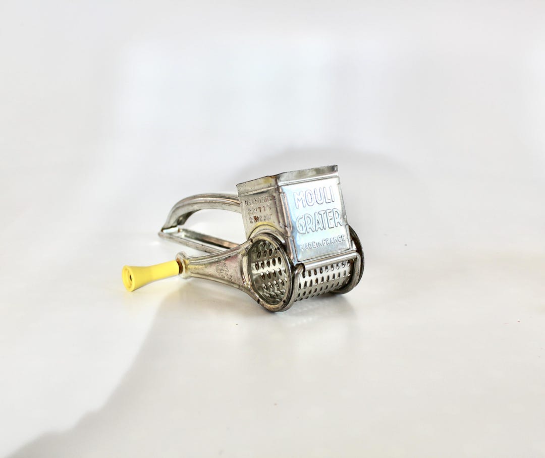 Ancienne Râpe à Fromage Mouli Grater Vintage - Modèle Métal Argenté Des Années 1960, Bon état, Fabriquée En France
