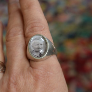 Personalized Photo Ring/ Sterling Silver Large Tapered Smooth Comfort Ring imagem 6