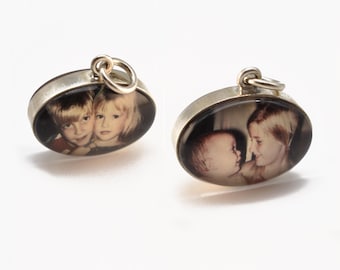 Colgante fotográfico ovalado pequeño de doble cara personalizado / Cristal y plata de ley