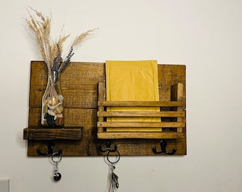 Key holder, mail box, entryway