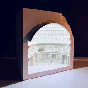 Lámpara de noche de estilo arquitectónico helenístico del Panteón de Roma, lámpara de mesa con escultura arquitectónica griega blanca, artefacto histórico decorativo