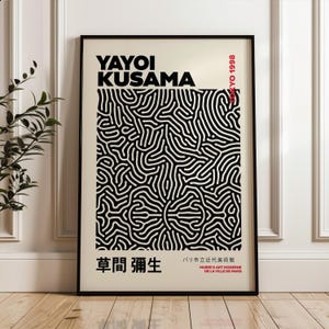 Stampa artistica di Yayoi Kusama, poster nero, poster di una mostra, arte giapponese, arredamento per la casa, beige, arredamento Japandi, arte moderna, design moderno
