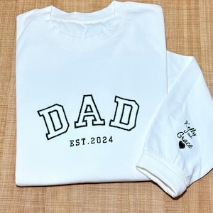 Custom Embroidered DAD Sweatshirt Name On Sleeve With Heart, Dad Shirt With Date, Daddy Est Year Shirt, Gift For New Dad, Father&#39;s Day Gift