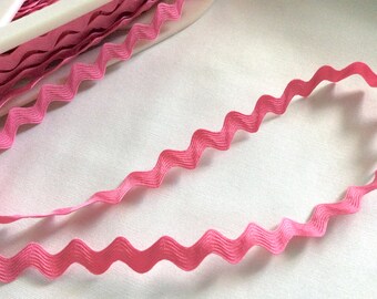 Brite pink rick rack - 3/8" wide : 4 yard length
