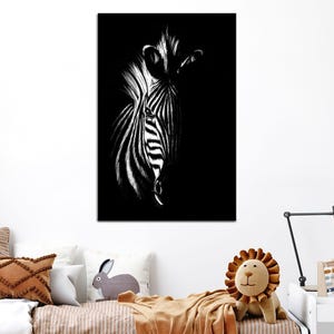 Arte de parede em tela minimalista de zebra - pôster de vida selvagem com sombras em preto e branco - estampa animal moderna para sala de estar, estúdio ou decoração monocromática