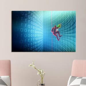 以下が含まれることがあります： デジタルアートプリント。バイナリコードの壁を登る人物が描かれています。赤い人物はバックパックとデバイスを持っています。背景は青とティールのグラデーションで、バイナリ数字の線があります。