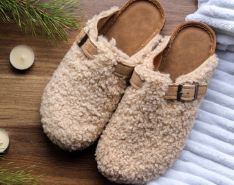 Zuecos de piel de oveja hechos a mano: cómodas zapatillas de estar por casa con plantilla de cuero