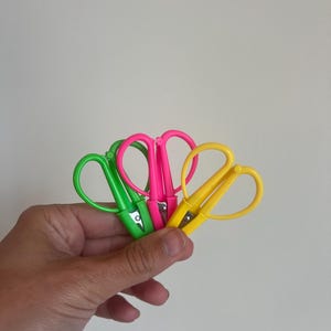 Mighty Mite Mini Embroidery Scissors – | Travel-Size Thread Snip for Needlepoint, Cross Stitch, Embroidery & Crafting