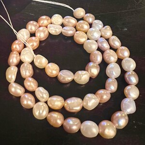 AA 6-7mmX8mm flerfärgade barocka sötvattenspärlor, nuggetpärlor, blandade naturvita champagnerosa, 15" hel sträng, #BA4106M bild 3