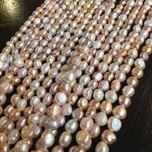 AA 6-7mmX8mm flerfärgade barocka sötvattenspärlor, nuggetpärlor, blandade naturvita champagnerosa, 15" hel sträng, #BA4106M bild 5
