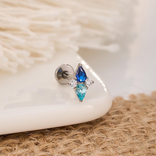 Pendiente de titanio con circonita azul degradada - Joyería hipoalergénica de uso diario para el cartílago de la oreja. Pendiente de titanio de grado implante, 16 G, 6/8 mm