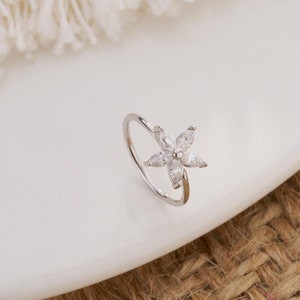 20G 925 Silver Flower Nose Ring/silver Nose Ring/Minimalist Hoop Earring/Nose Piercing/Twist Piercing Hoop/Dainty Earring/Nose Hoop/Gifts