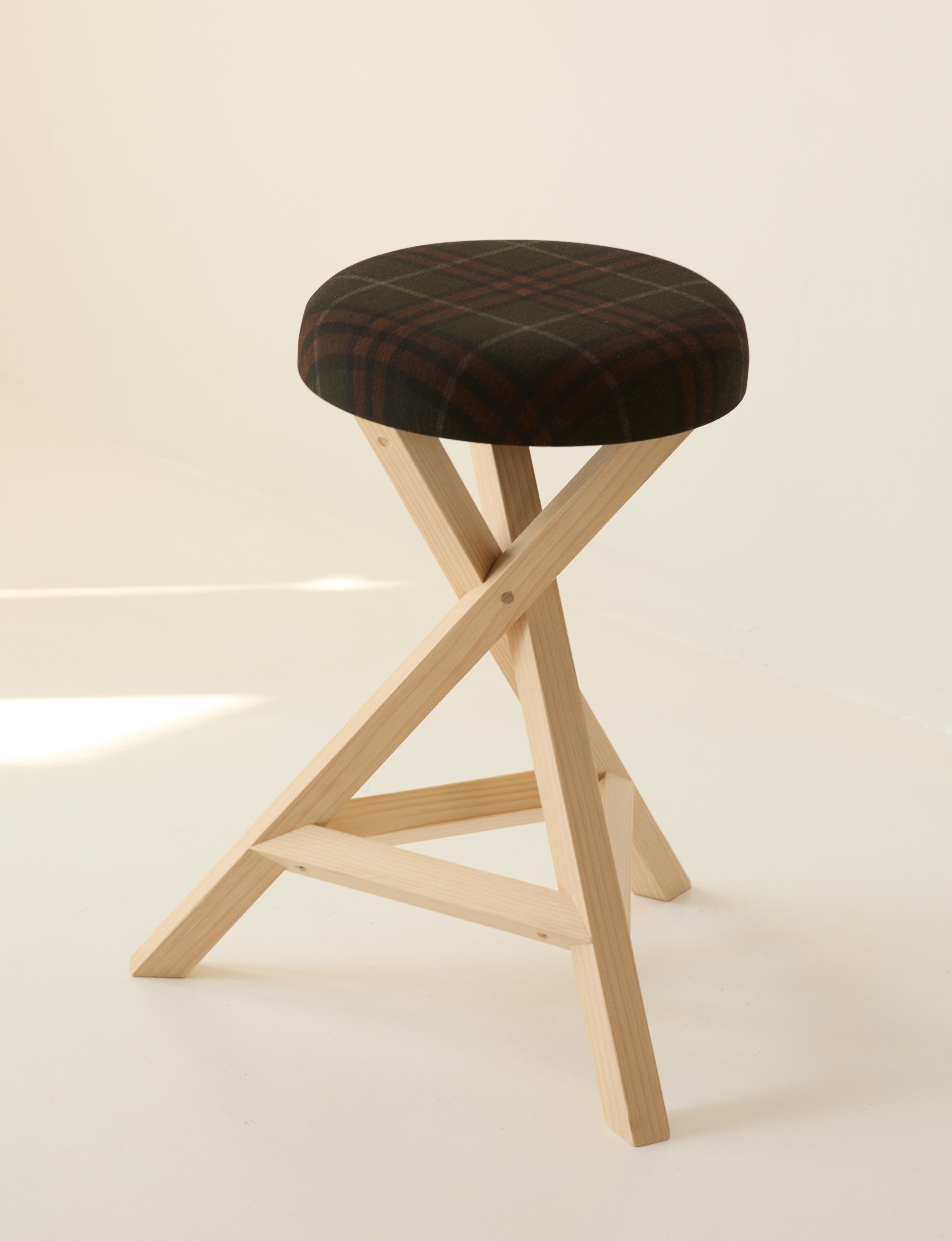 Tabouret Bois Clair Artisanal - 3 Pieds Design Minimaliste Scandinave Siège De Travail Ou D'appoint Fait Main