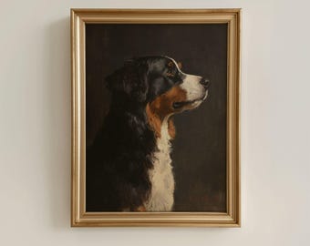 Puede incluir: Retrato enmarcado de un perro de montaña bernés. El perro se representa de perfil sobre un fondo oscuro, con pelaje negro, blanco y marrón. La pintura está en un marco dorado, lo que añade un toque clásico a la obra de arte.
