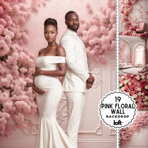 Könnte beinhalten: Eine schwangere Frau in einem weißen, schulterfreien Kleid steht neben einem Mann im weißen Anzug. Sie stehen vor einem rosa floralen Wandhintergrund mit dem Text "19 Pink Floral Wall Backdrop loft."