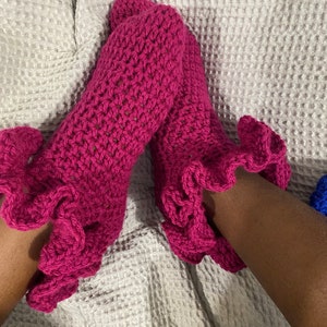 Crochet ruffle socks