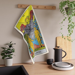 The Lovers Tarotkaart Theedoek | Keukenhanddoek van 100% katoen of polyester | Tarotdecoratie | Gotisch keukendecor - Witchy keukenhanddoek
