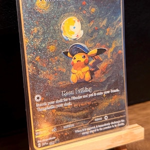 Tarjeta con ilustración de arte alternativo personalizada de METAL de Pikachu Noche Estrellada de Pokémon Van Gogh - Inspirada en un sombrero de fieltro
