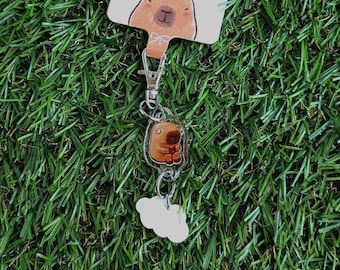 Ängstliche Capybara Wolke Charme Schlüsselbund | Niedliches Tieracryl Keychain | Kawaii Taschenanhänger | Gemütliches Capybara Liebhaber Geschenk