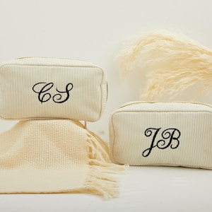 Personalisierte Wildleder Make-up Tasche, benutzerdefinierte Make-up-Tasche für Frauen, bestickte Make-up-Tasche, benutzerdefinierte Brautjungfer Make-up-Tasche, Hochzeitsgeschenk