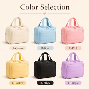 Puede incluir: Seis bolsas de viaje rectangulares acolchadas con asas superiores y cierres de cremallera, dispuestas en cuadr&iacute;cula. Los colores est&aacute;n etiquetados como A-Cream, B-Blue, C-Pink, D-Yellow, E-Black y F-Purple. Cada bolsa tiene un bolsillo frontal.