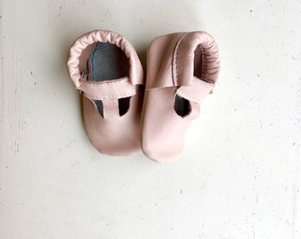 T-Strap baby slippers Light Mauve Baby Shoes, Baby Moccasins, Soft Sole Shoes, Genuine Leather, Leather Sole, Hidden elastic, baby gift