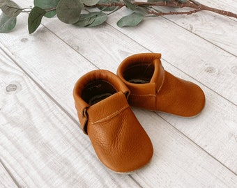 Baby Shoes Basic Moccs Gingerbread, baby moccasins, leather Baby Slipper, Baby Moccasins, Soft Sole Shoe, Leather Sole, Elastic Hidden Ankle