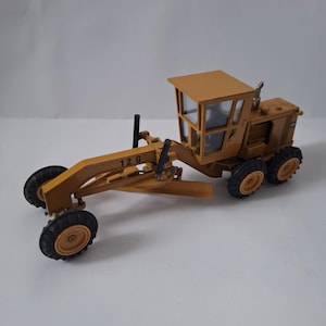 NZG W. German CAT  Yellow Motorgrader Model 12G 1:50 Scale Die-Cast