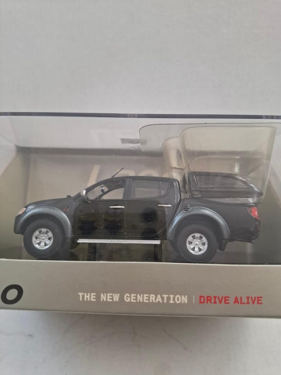 Mitsubishi L200 Pickup 1:43 Diecast Model – Dealer Edition Triton