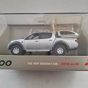 Modellino in scala 1:43 del pickup Mitsubishi L200 – Edizione per concessionari Triton Truck (Nero/Grigio/Argento)