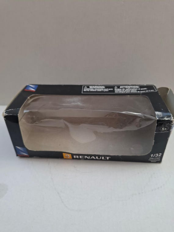 Renault Clio 2003 1:32 Diecast Model – Classic European Car