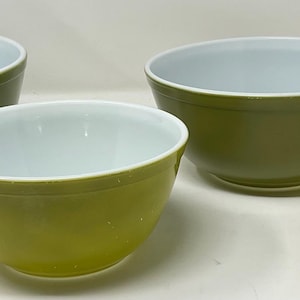 Vintage Pyrex Green Nesting Bowls: Set of 4