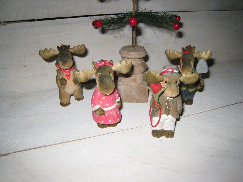 Vintage carved Wood Moose family ornaments Christmas moose family Moose frame image 3