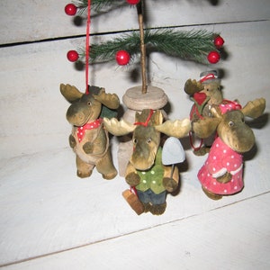 Vintage carved Wood Moose family ornaments Christmas moose family Moose frame image 8