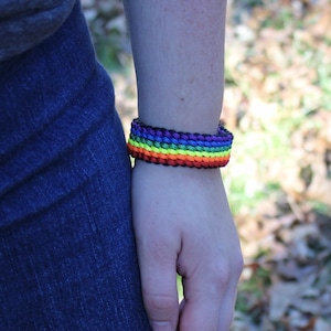 Pride Flag Paracord Bracelet, LGBTQ Rainbow LGBT