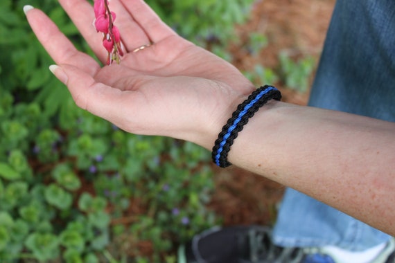 Bracciale Paracord Unisex &ndash; Thin Blue Line &ndash; Linea Sottile Blu &ndash; Sostieni La Polizia