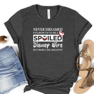 Nooit gedroomd dat ik zou opgroeien tot een verwend Disney-vrouwshirt, Animal Kingdom-T-shirt, grappig vrouwenshirt, verwend Disney-vrouwshirt, cadeau voor beste vrouw.