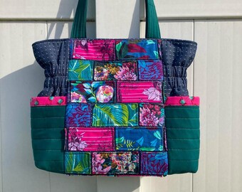 The Garden Tiles Bag PDF Pattern - Large Tote Bag Pattern - Quilted Handbag Pattern - Mini quilt on a bag