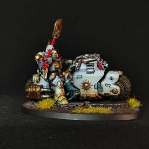 Figurine Warhammer 40k – Chaplain à Moto – Space Marines Ultramarines – Occasion Partiellement Peinte