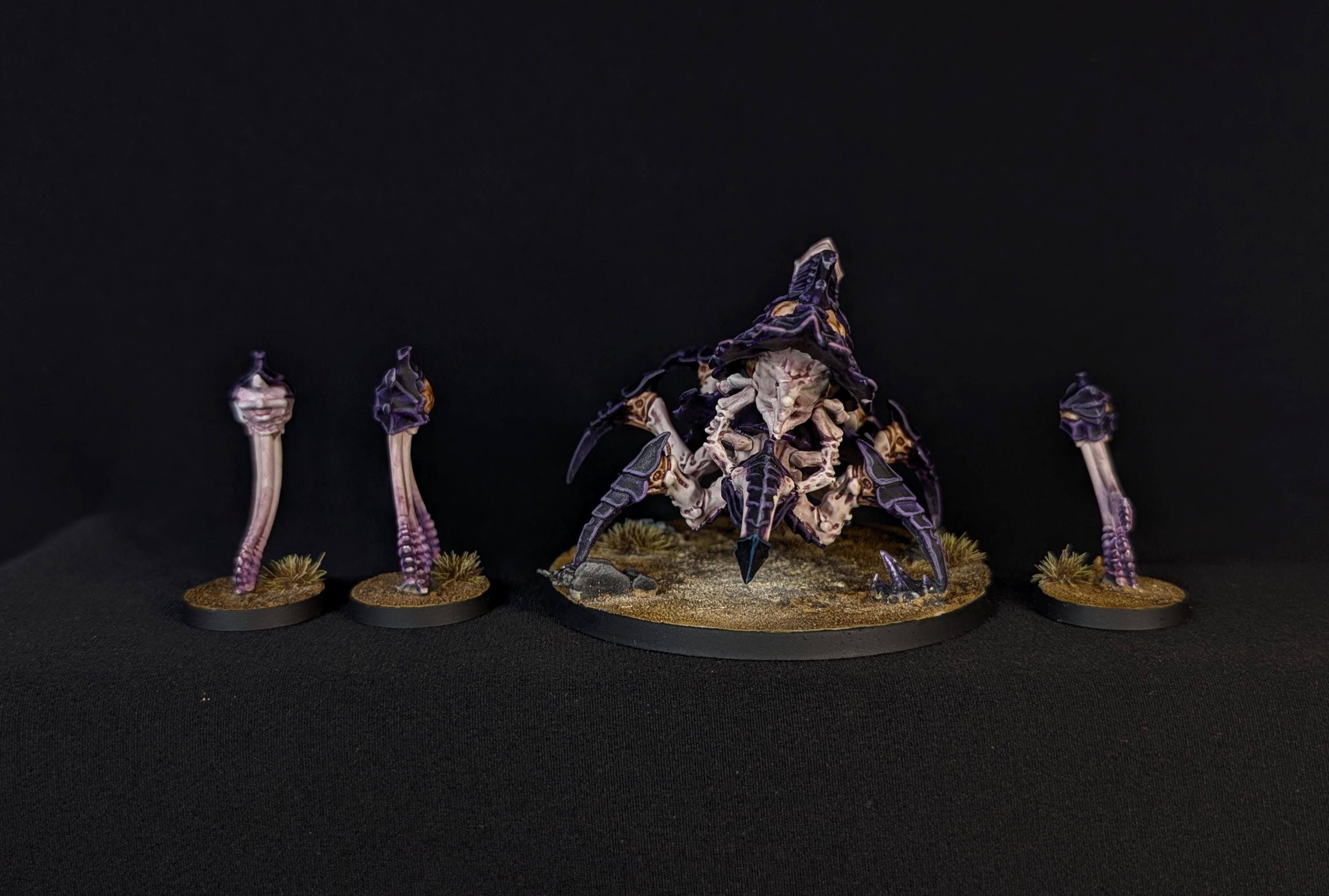 ウォーハンマー 40k 塗装済みティラニッド バイオヴォア（胞子鉱山付き 