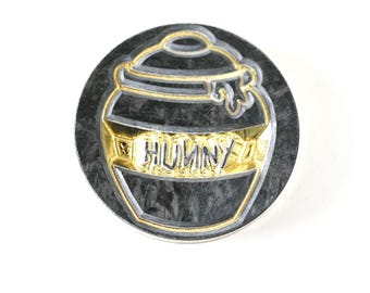 Marcador de pelota de golf - Fibra de carbono reciclada x latón - Diseño grabado de "Hunny Pot"