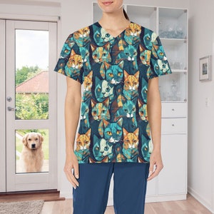 Green Cat Medical Scrub Top, Orange Tabby Kitten Fabric Deep Front Pockets, V Neck Polyester Scrubs, Nurse Groomer Veterinarian Vet