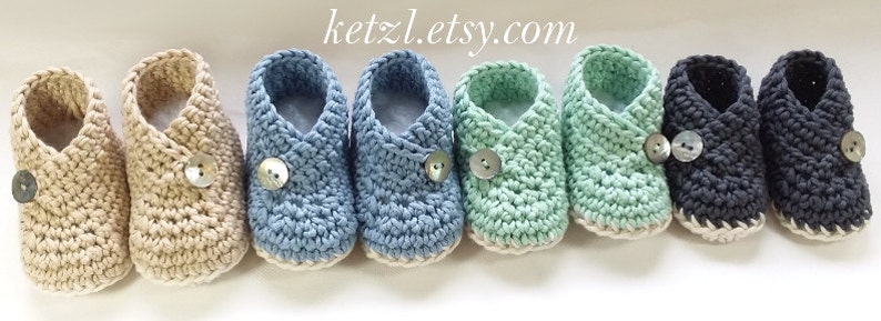 Crochet patterns baby booties unisex shoes boys boots girls kimono style with button image 3