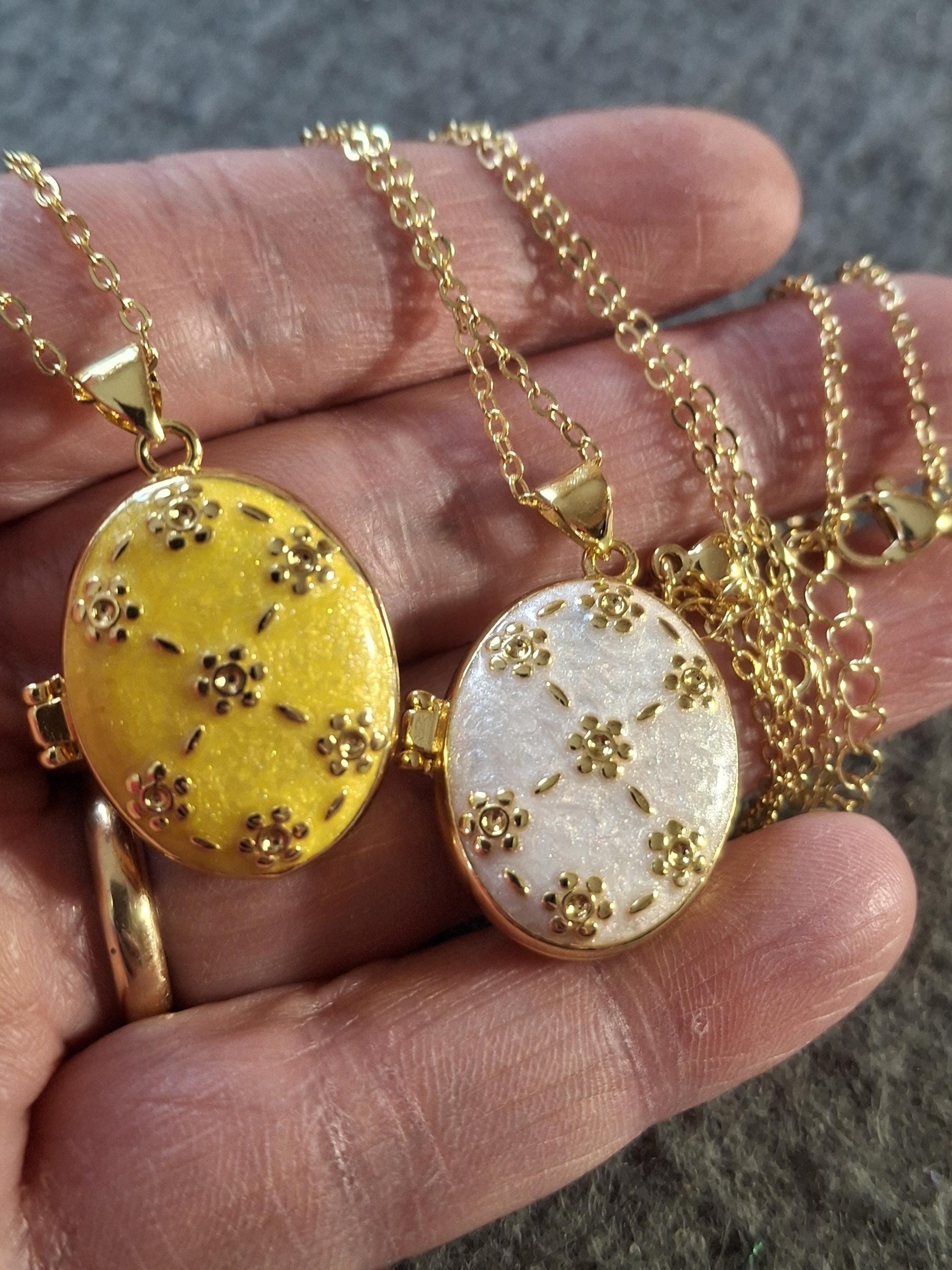 Collier Vintage Années 80 - Laiton Vieilli Avec Strass - Fermoir Floral - Longueur 41-45 Cm