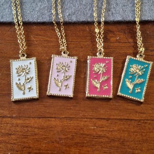 collier chaîne dorée acier inoxydable stainless steel 316 et pendentif carte amulette stainless steel 316 cadeau anniversaire fête maman