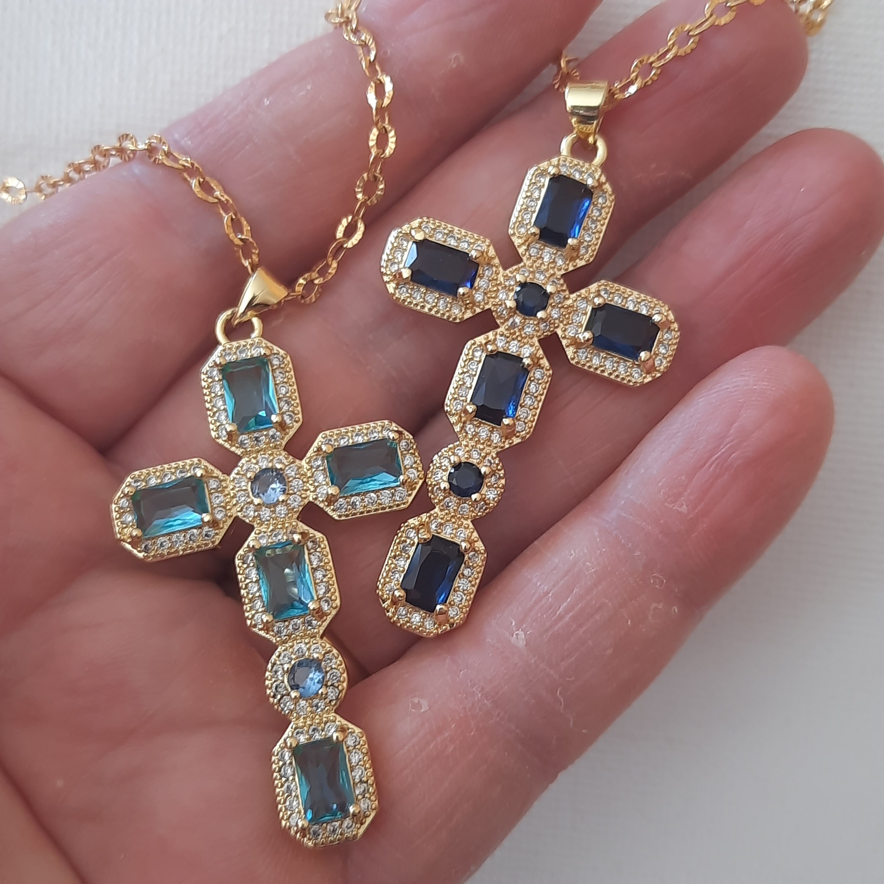 Pendentif Croix Rétro En Or Avec Fond Bleu Et Strass – Bijou Vintage élégant