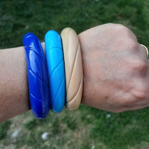 vintage style acrylic resin bangle bracelet