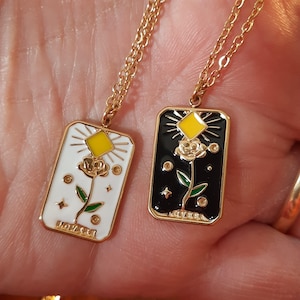 collier chaîne dorée acier inoxydable stainless steel et pendentif carte stainless steel cadeau anniversaire fête maman Noël